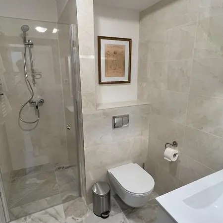 Acacia Apartment *