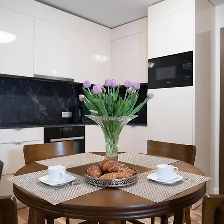 Acacia Apartment *