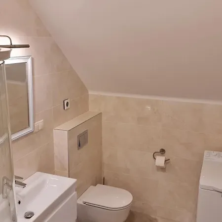 Acacia Apartment