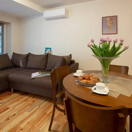 Acacia Apartment