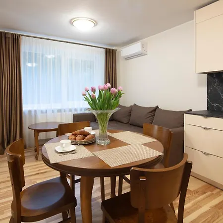 Acacia Apartment *