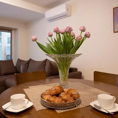 Acacia Apartment